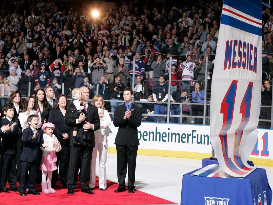 Mark Messier's number 11 banner being raised at Madison Square Garden