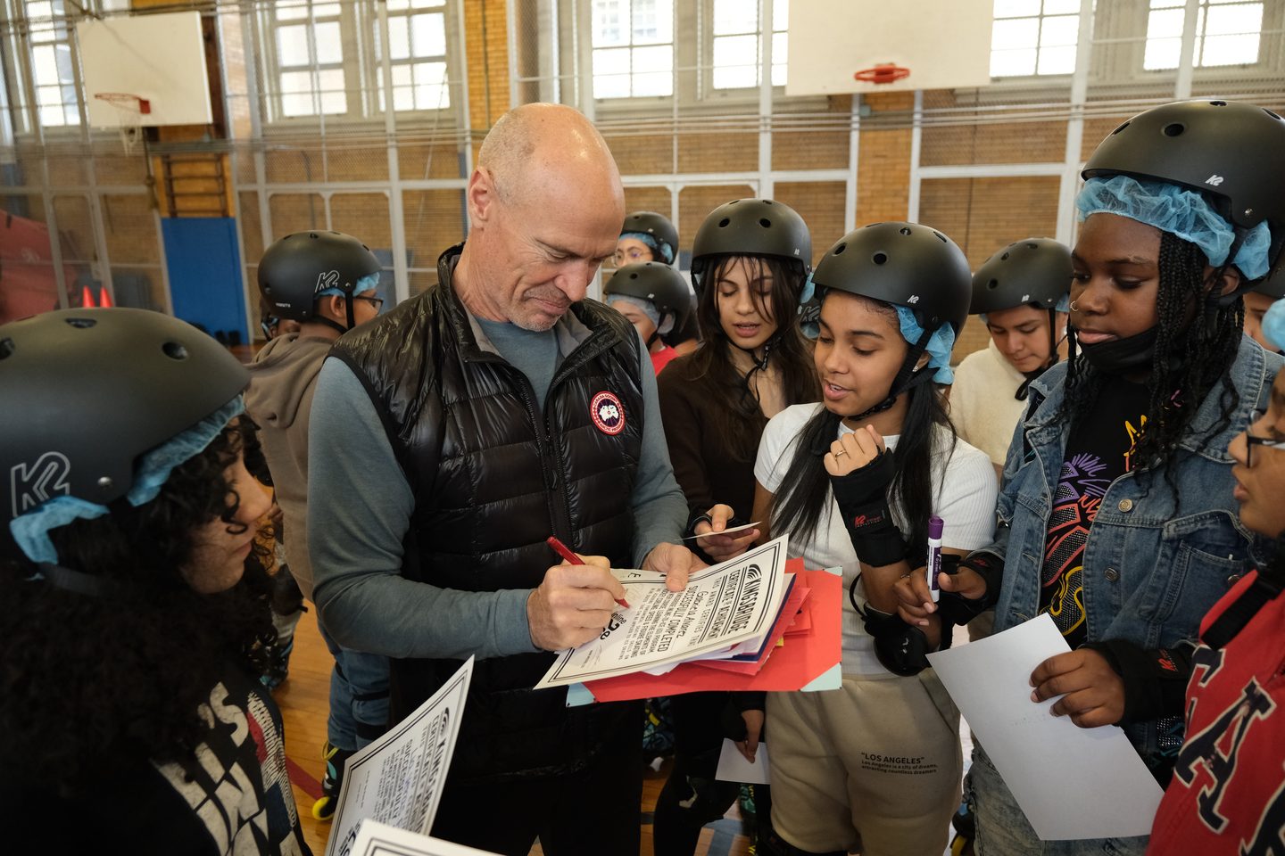 Mark Messier signing certificates for Inline-2-Ice students